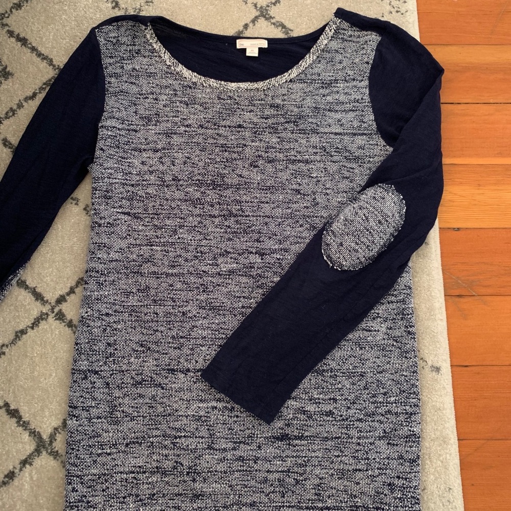 Long-sleeved Gap pullover